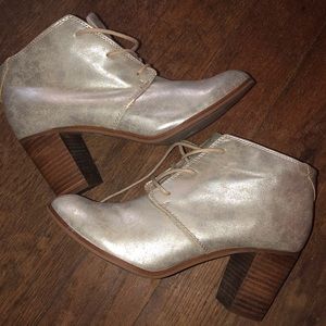 TOMS women’s metallic wedge booties